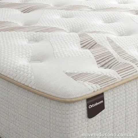 Detalhe do tampo branco bordado do colchão Ortobom Orthotel Boutique